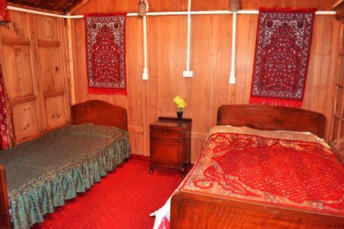 Lucky Kashmir Houseboat, Srinagar 2